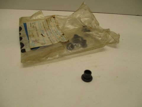 Package of 8 bushings