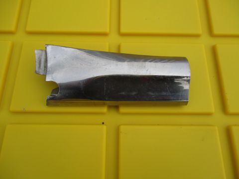 Right interior roof rail moulding