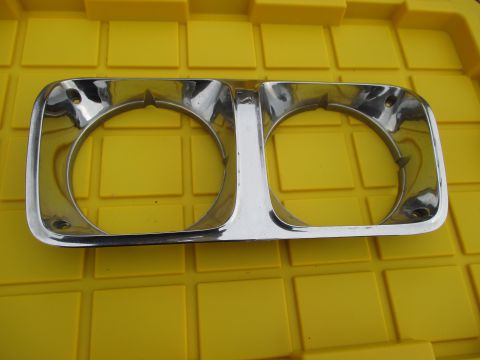 Left headlight bezel