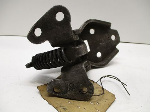 Rear lower door hinge