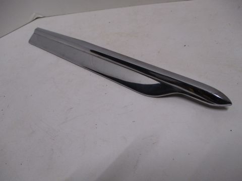 Right front fender moulding