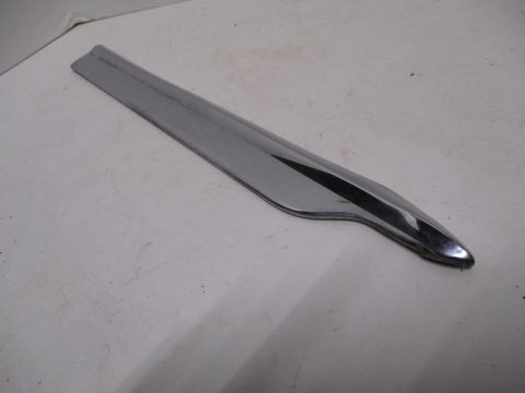 Right front fender moulding