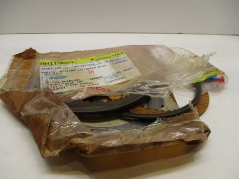 Transmission clutch plates and snap rings