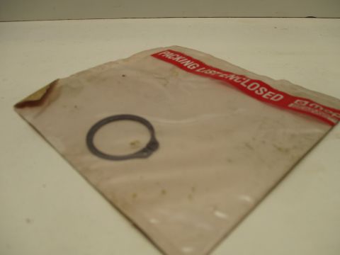 Transmission output shaft snap ring