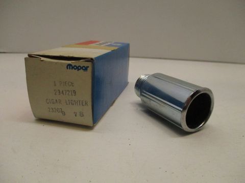 Cigar lighter receptacle and retainer