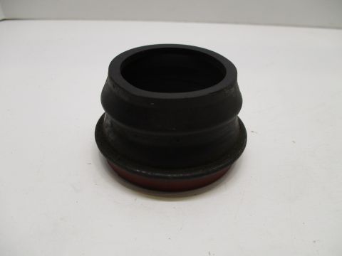 Transmission output shaft seal