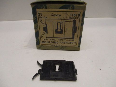 Moulding clip