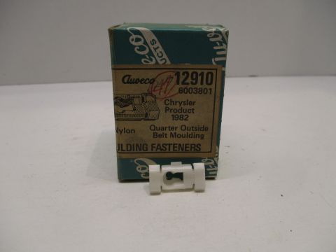 Moulding clip