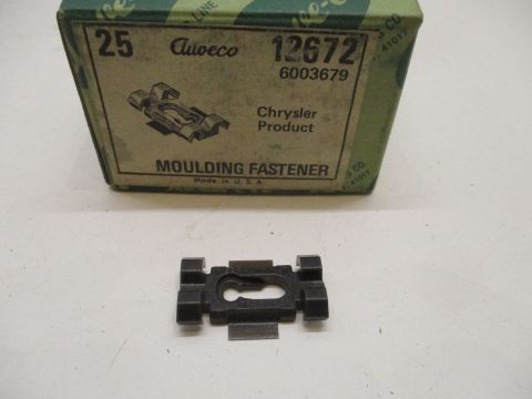 Moulding clip