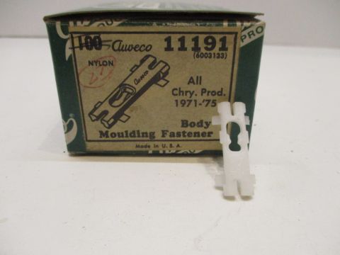Moulding clip