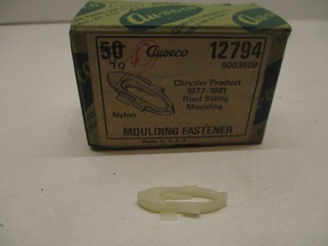 Vinyl top moulding clip