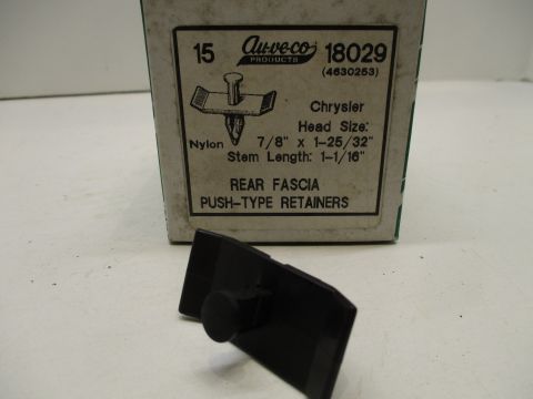 Rear fascia push-type retainer