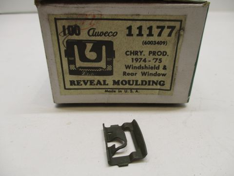 Reveal moulding clip
