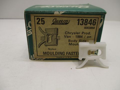 Moulding clip