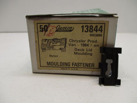 Van decklid moulding clip