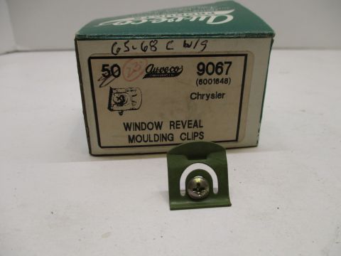 Window reveal moulding clip