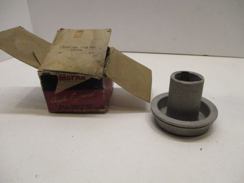 Transmission reverse servo piston