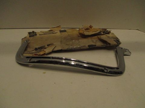 Left fender forward moulding