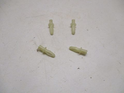 Set of 4 instrument cluster face retainers