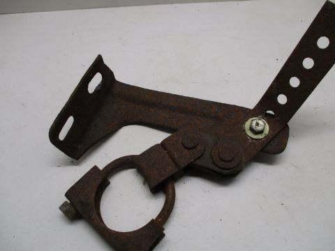 Tailpipe hanger bracket