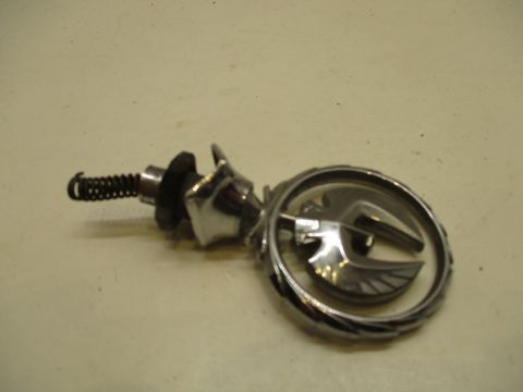 Hood ornament assembly