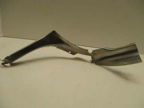 Right front inner bumper outline moulding