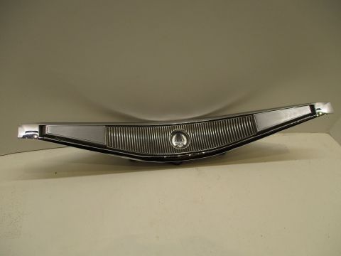 Steering wheel center with horn switch