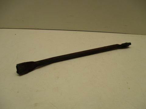 Right exterior door handle to latch rod