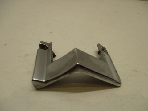 Left quarter panel end connector moulding