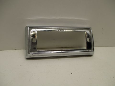 Door courtesy light bezel