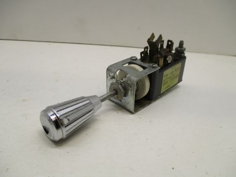 Headlight switch with knob