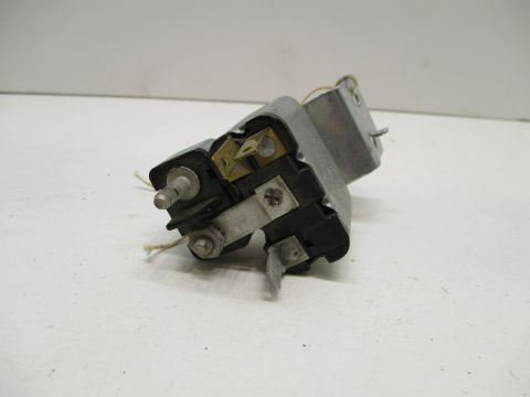 Headlamp door relay and circuit breaker