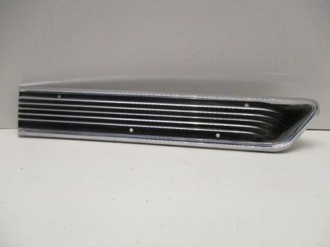 Right lower fender louver