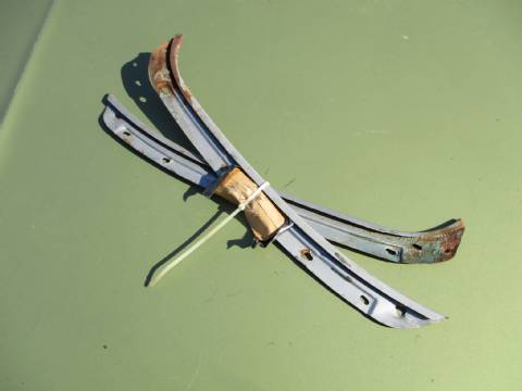 Pair of kick panel retainers