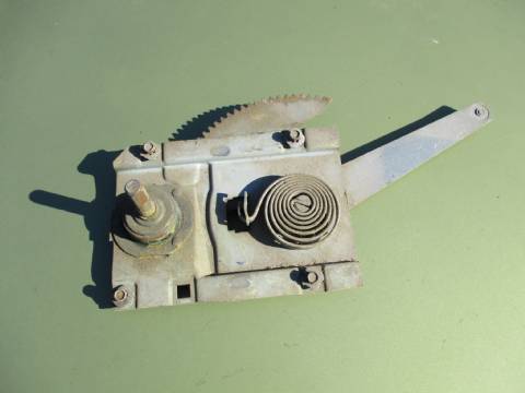 Right rear manual quarter window regulator