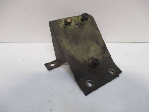 Voltage regulator mounting bracket