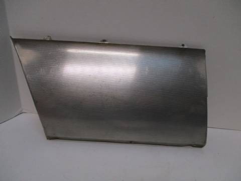 Left lower fender moulding