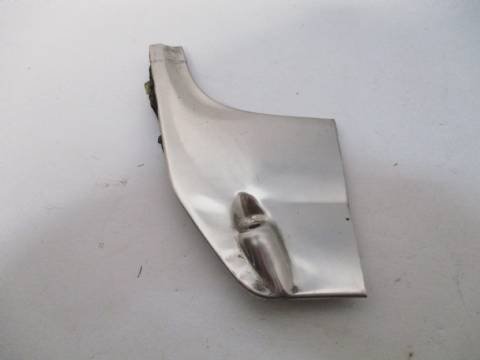 Right lower corner windshield moulding