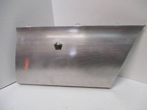 Right fender lower moulding