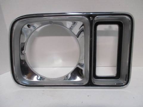 Right headlight bezel