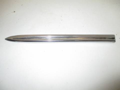 Left fender lower moulding
