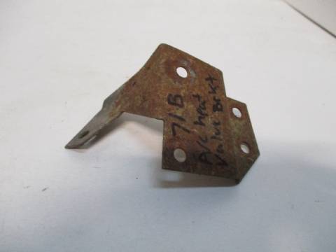 Heater valve mounting bracket