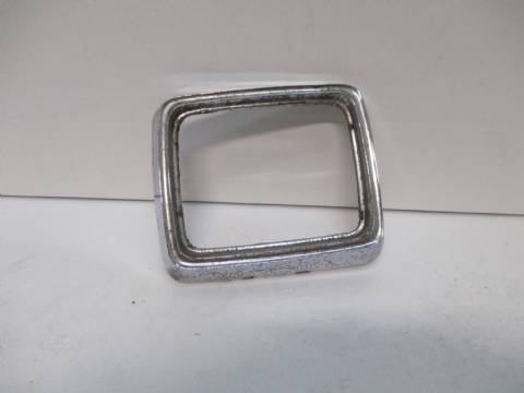 Taillight bezel