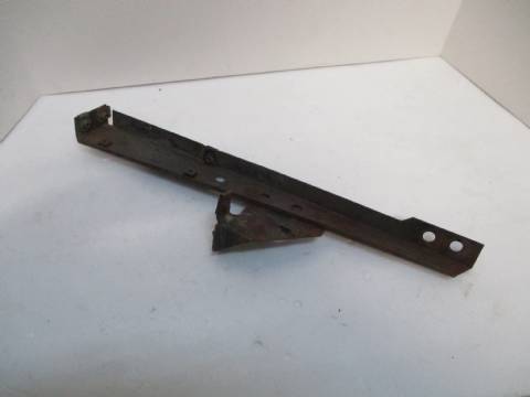 Hood latch center support