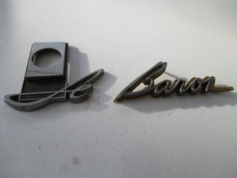 Front fender nameplate