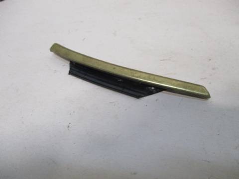 Front fender upper rear corner moulding