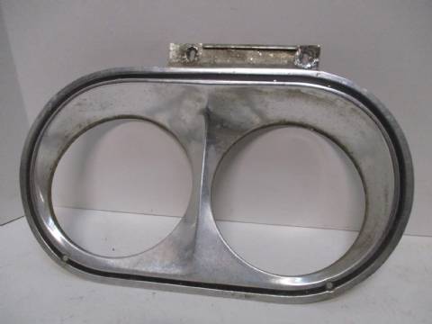 Right headlight bezel