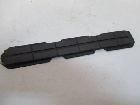 Door sill plate step pad rubber insert