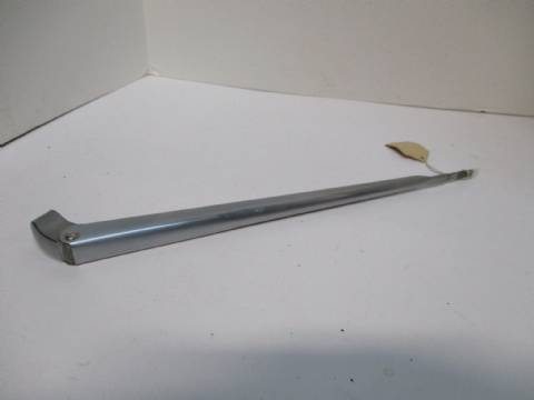 Right windshield wiper arm