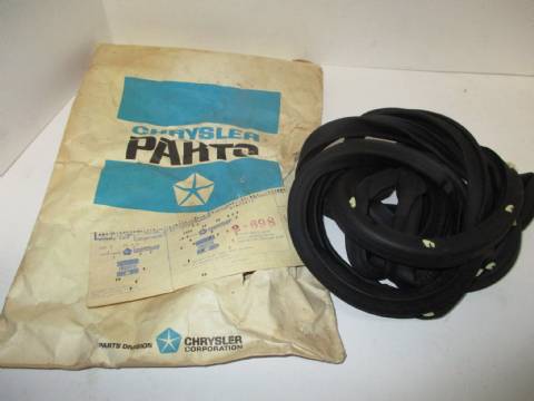 Right rear door weatherstrip